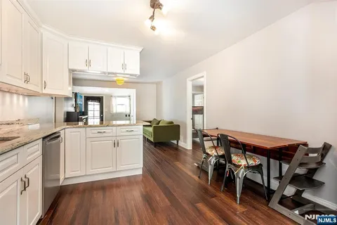 $533,800 | 19 Pinecrest Terrace, Wayne, NJ 07470