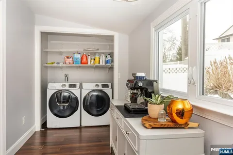 $533,800 | 19 Pinecrest Terrace, Wayne, NJ 07470