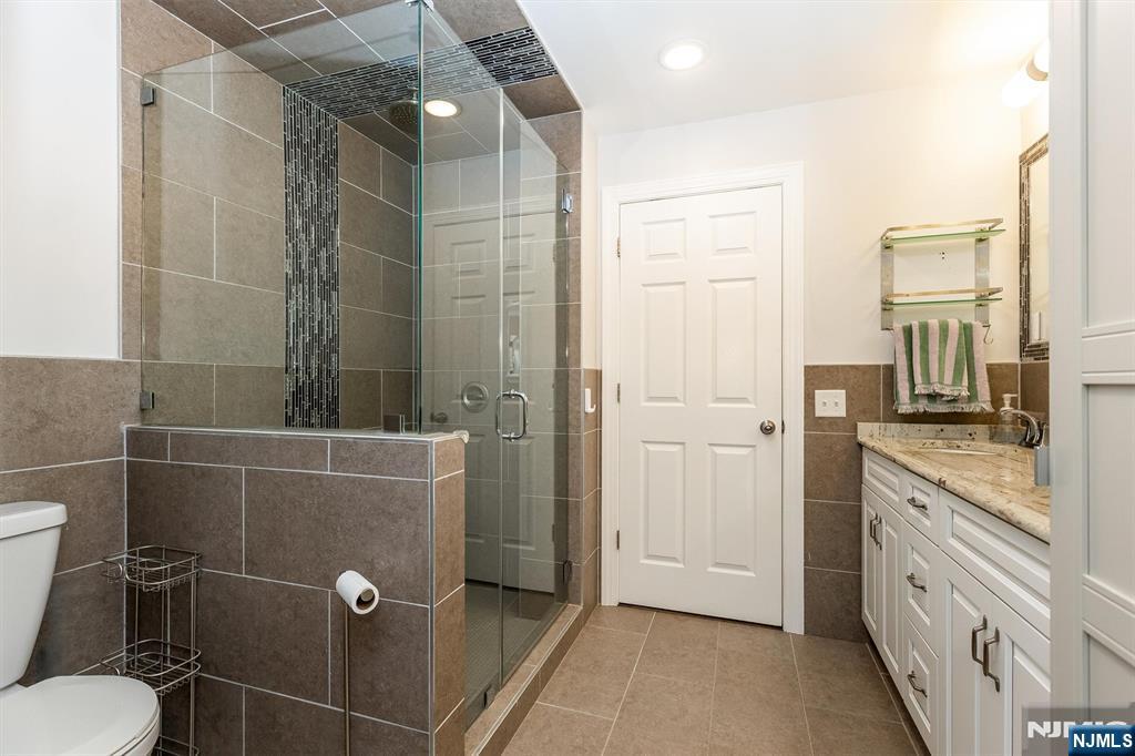 19 Pinecrest Terrace Wayne, NJ 07470 - Photo 17 of 30