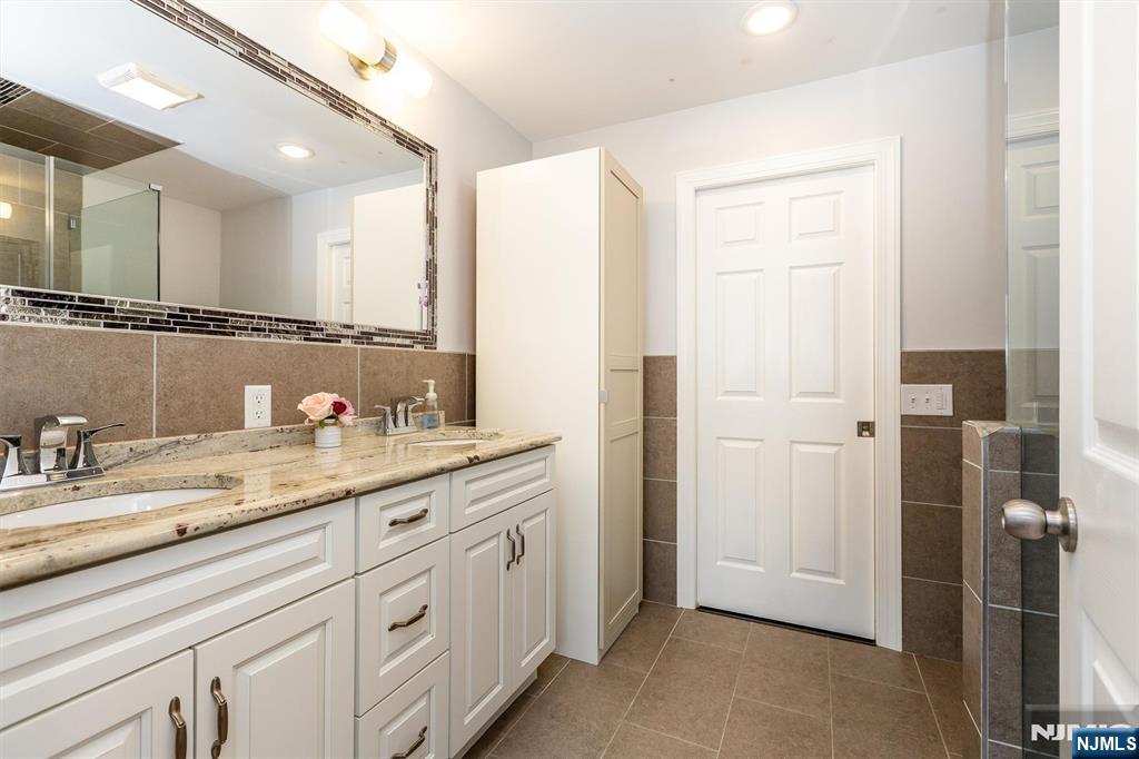 19 Pinecrest Terrace Wayne, NJ 07470 - Photo 18 of 30