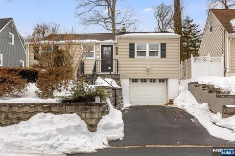 $533,800 | 19 Pinecrest Terrace, Wayne, NJ 07470