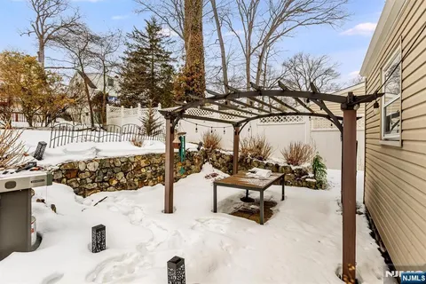$533,800 | 19 Pinecrest Terrace, Wayne, NJ 07470