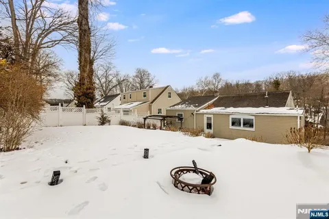 $533,800 | 19 Pinecrest Terrace, Wayne, NJ 07470