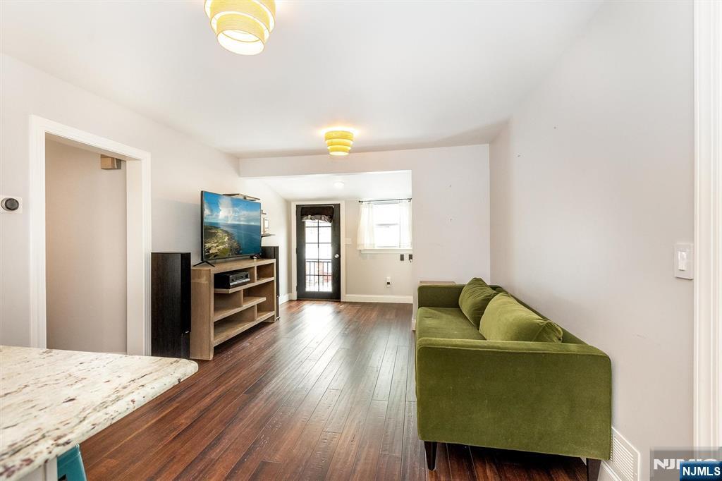 19 Pinecrest Terrace Wayne, NJ 07470 - Photo 3 of 30