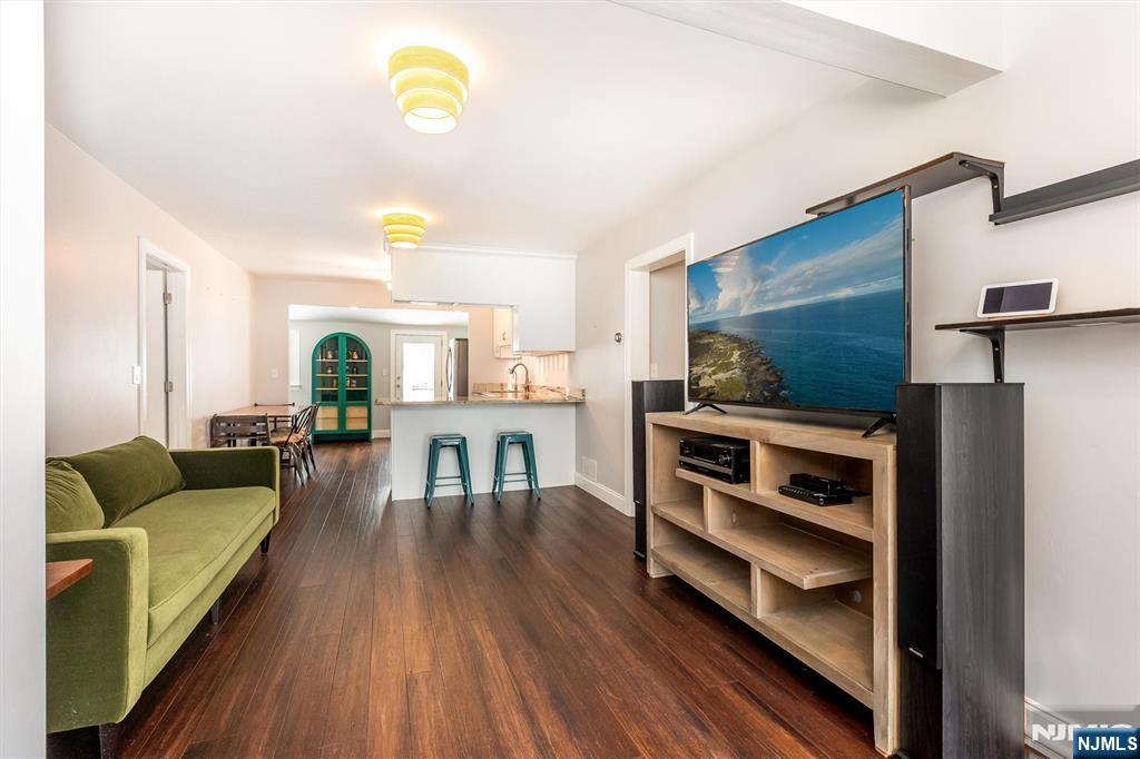 19 Pinecrest Terrace Wayne, NJ 07470 - Photo 4 of 30