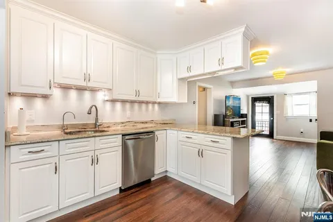 $533,800 | 19 Pinecrest Terrace, Wayne, NJ 07470