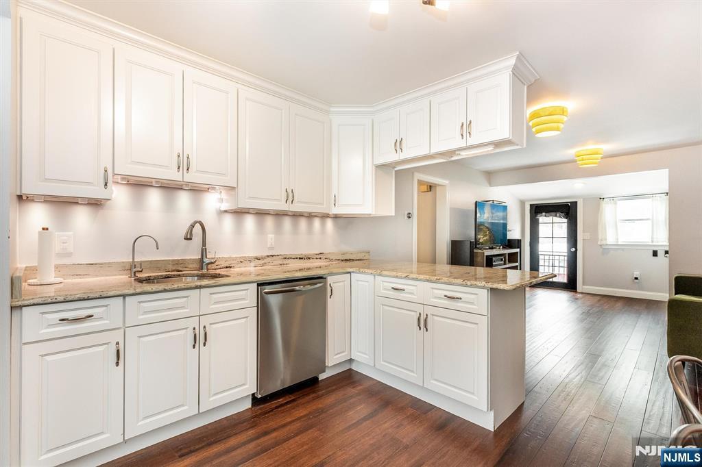 19 Pinecrest Terrace Wayne, NJ 07470 - Photo 8 of 30