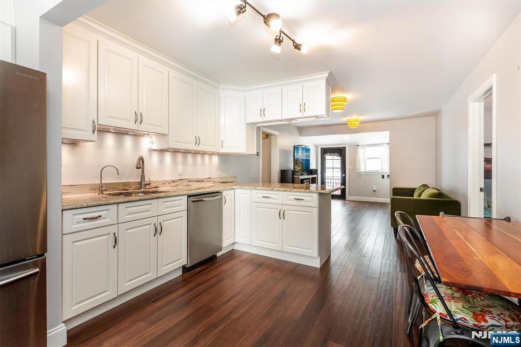 19 Pinecrest Terrace Wayne, NJ 07470 - Photo 9 of 30