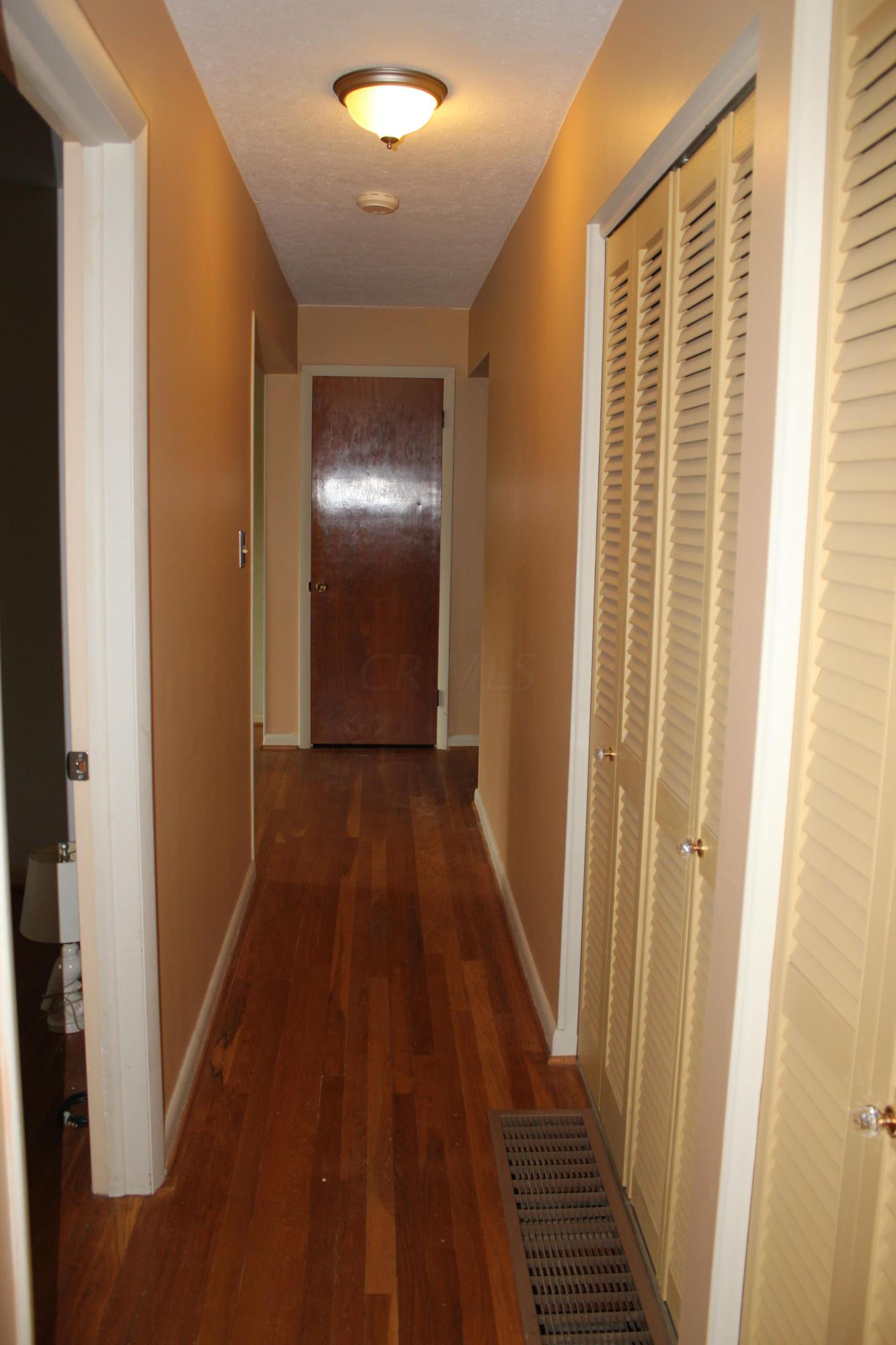 4933 Annhurst Road Columbus, OH 43228 - Photo 12 of 17 Gallery Image 12