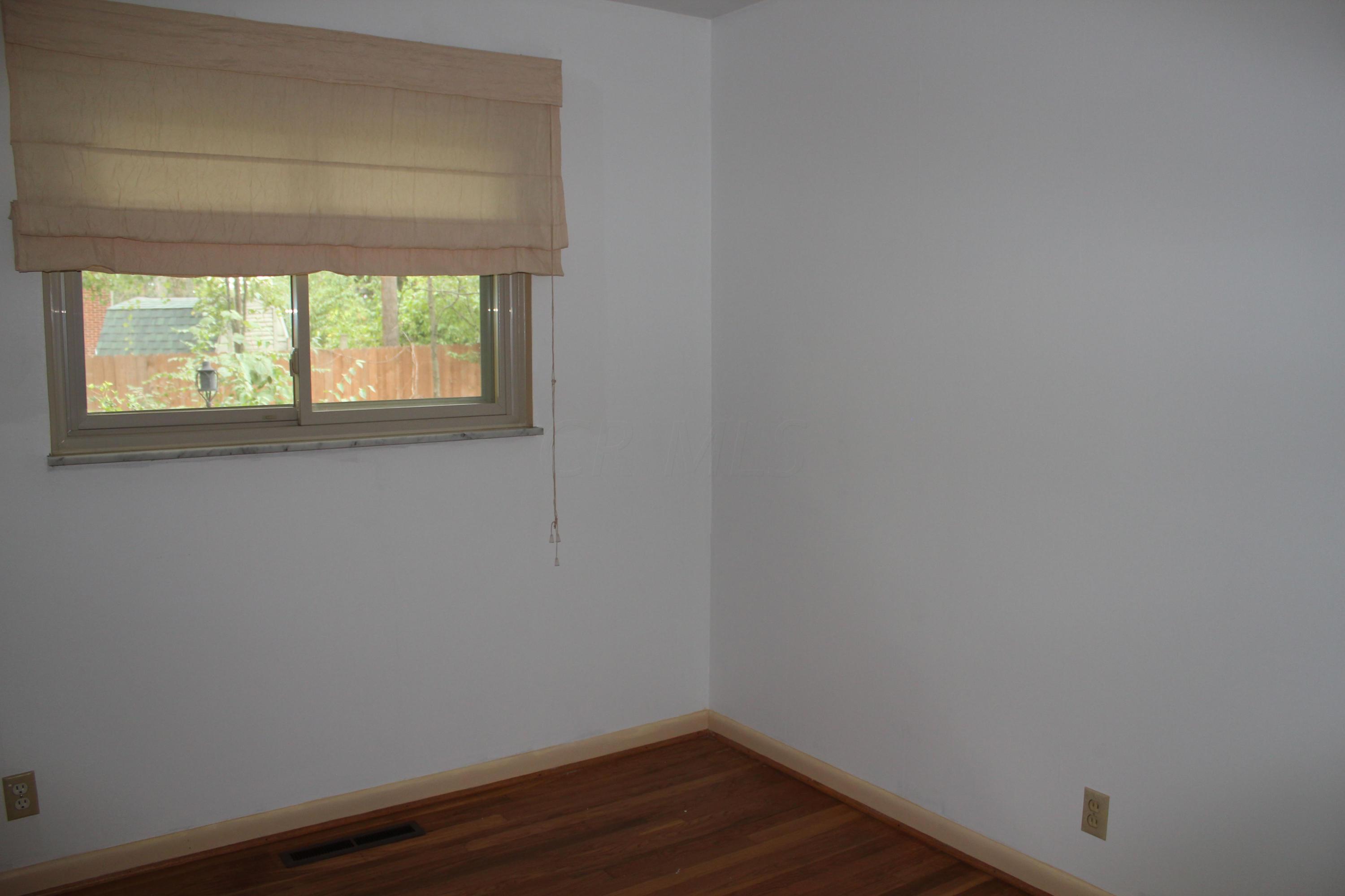 4933 Annhurst Road Columbus, OH 43228 - Photo 3 of 17 Gallery Image 3