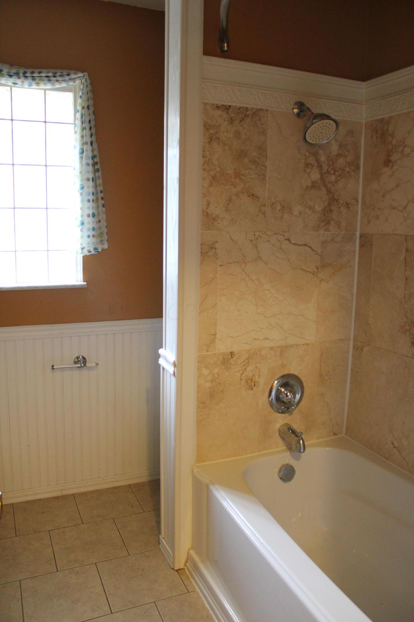 4933 Annhurst Road Columbus, OH 43228 - Photo 9 of 17 Gallery Image 9