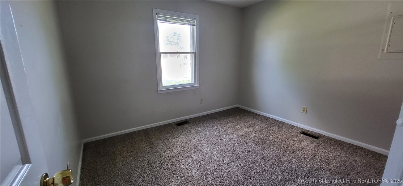 1439 Sprunt Avenue Lumberton, NC 28358 - Photo 6 of 7 an empty room with a window