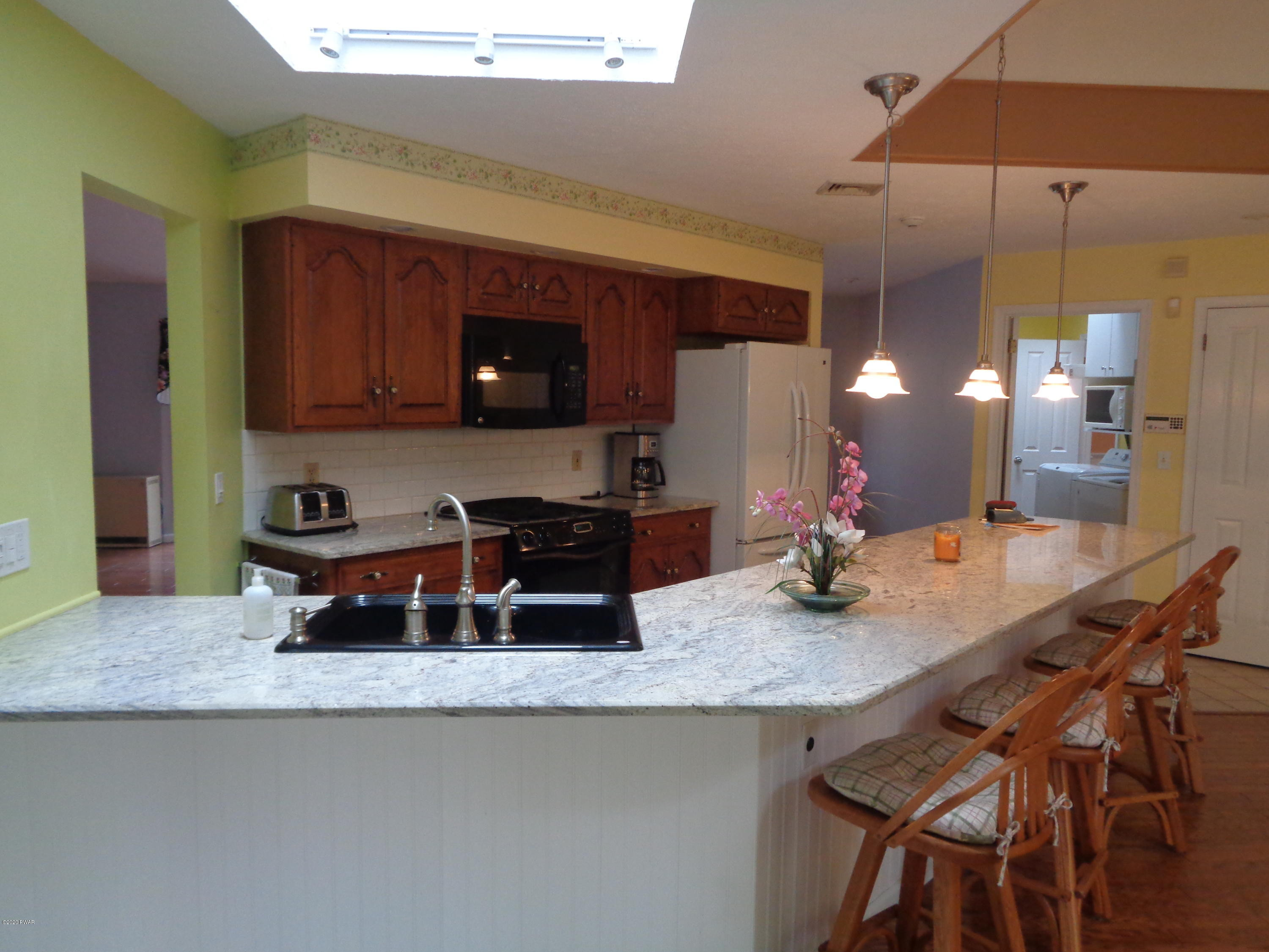 324 Maple Ridge Drive Hawley, PA 18428 - Photo 6 of 30 Kitchen
