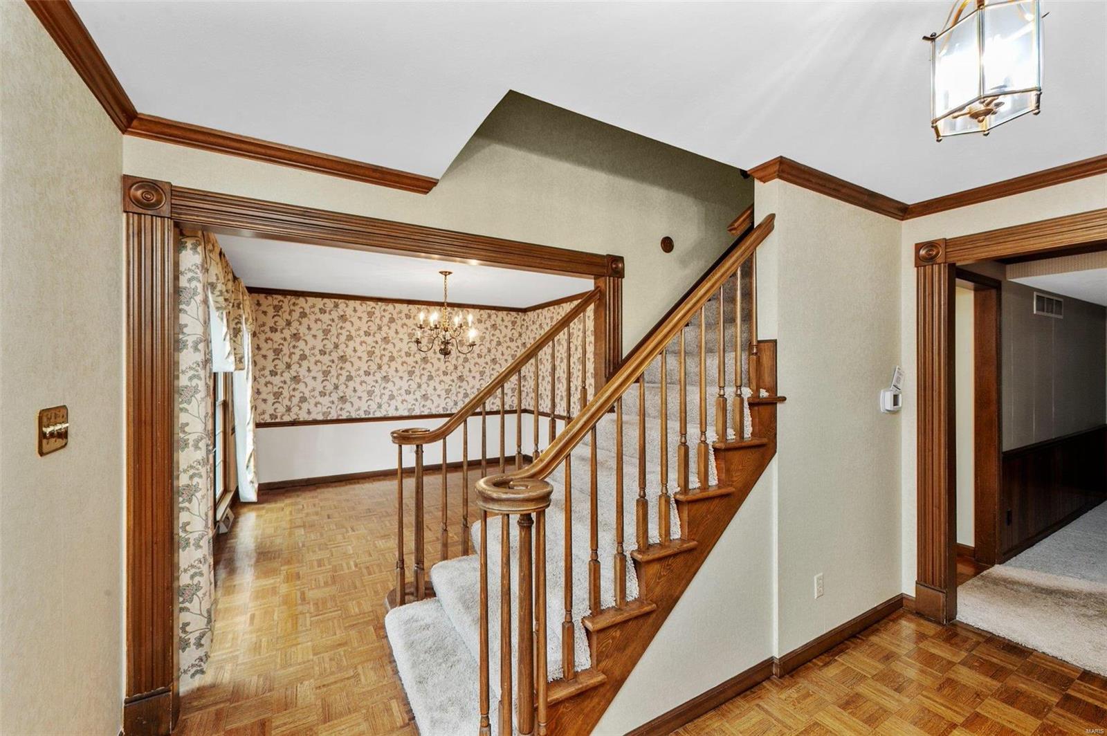 406 Webster Forest Drive Webster Groves, MO 63119 - Photo 5 of 43