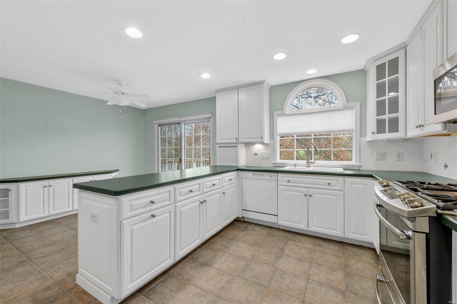 406 Webster Forest Drive Webster Groves, MO 63119 - Photo 7 of 43