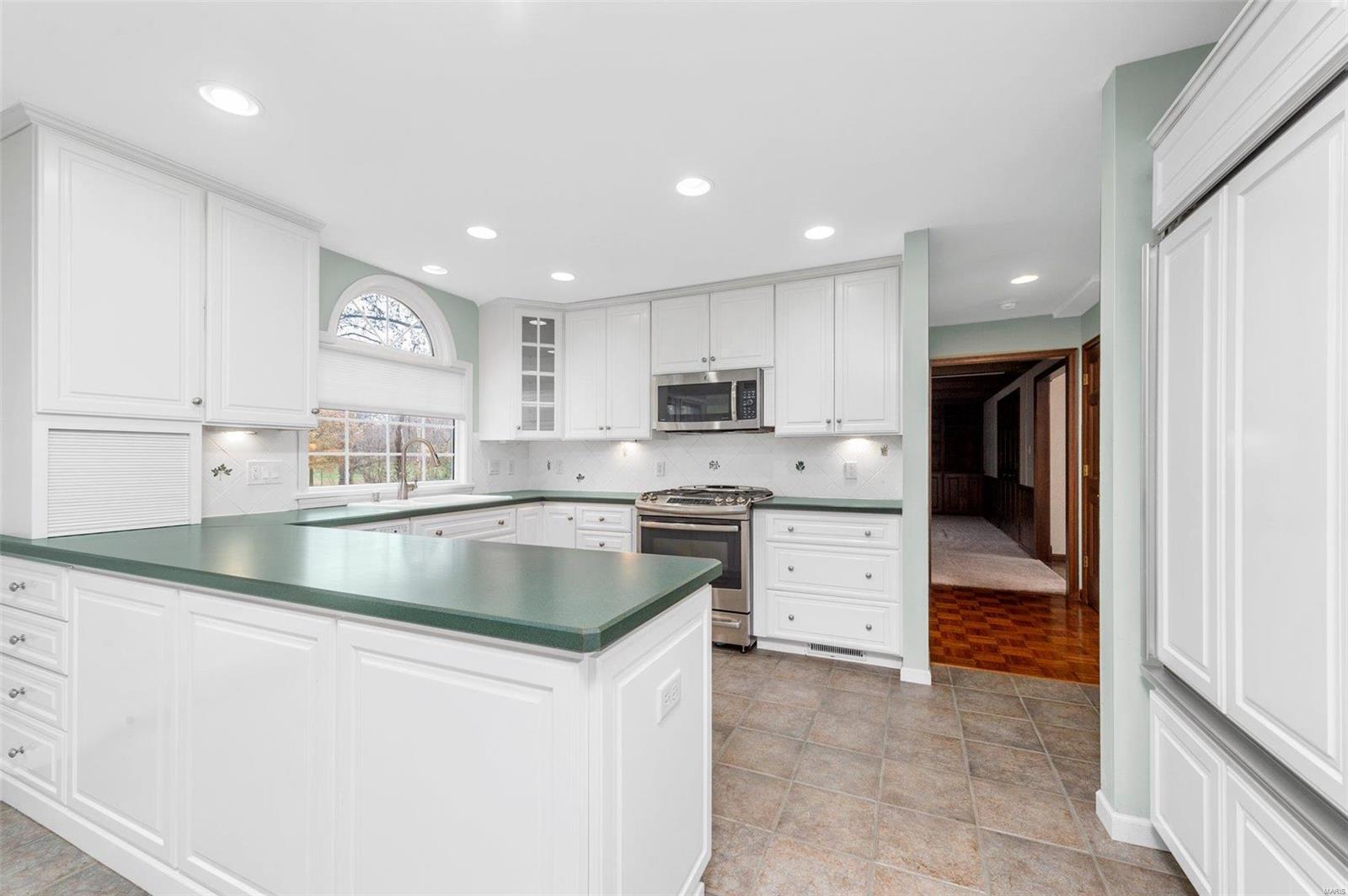 406 Webster Forest Drive Webster Groves, MO 63119 - Photo 8 of 43