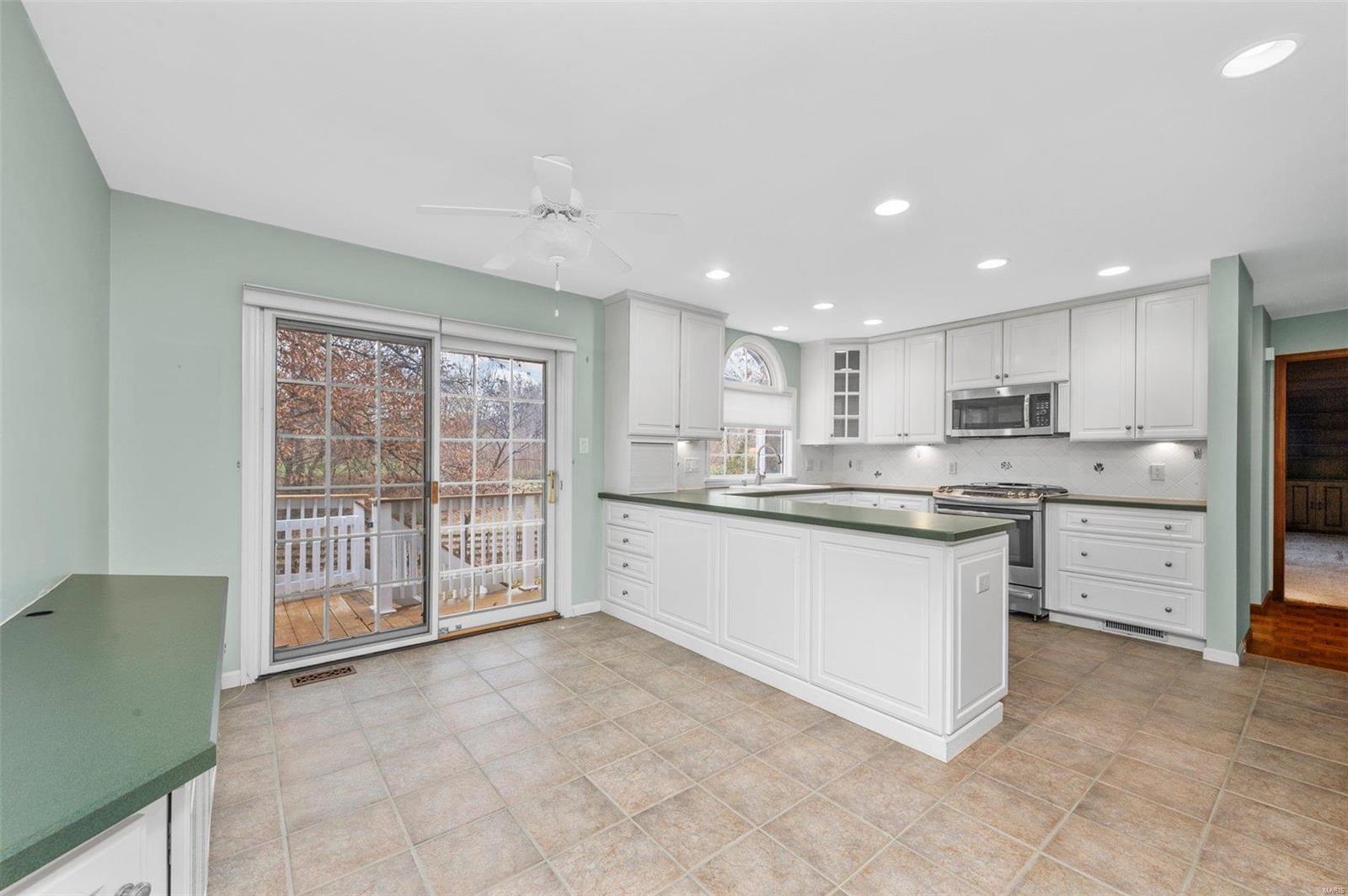 406 Webster Forest Drive Webster Groves, MO 63119 - Photo 9 of 43