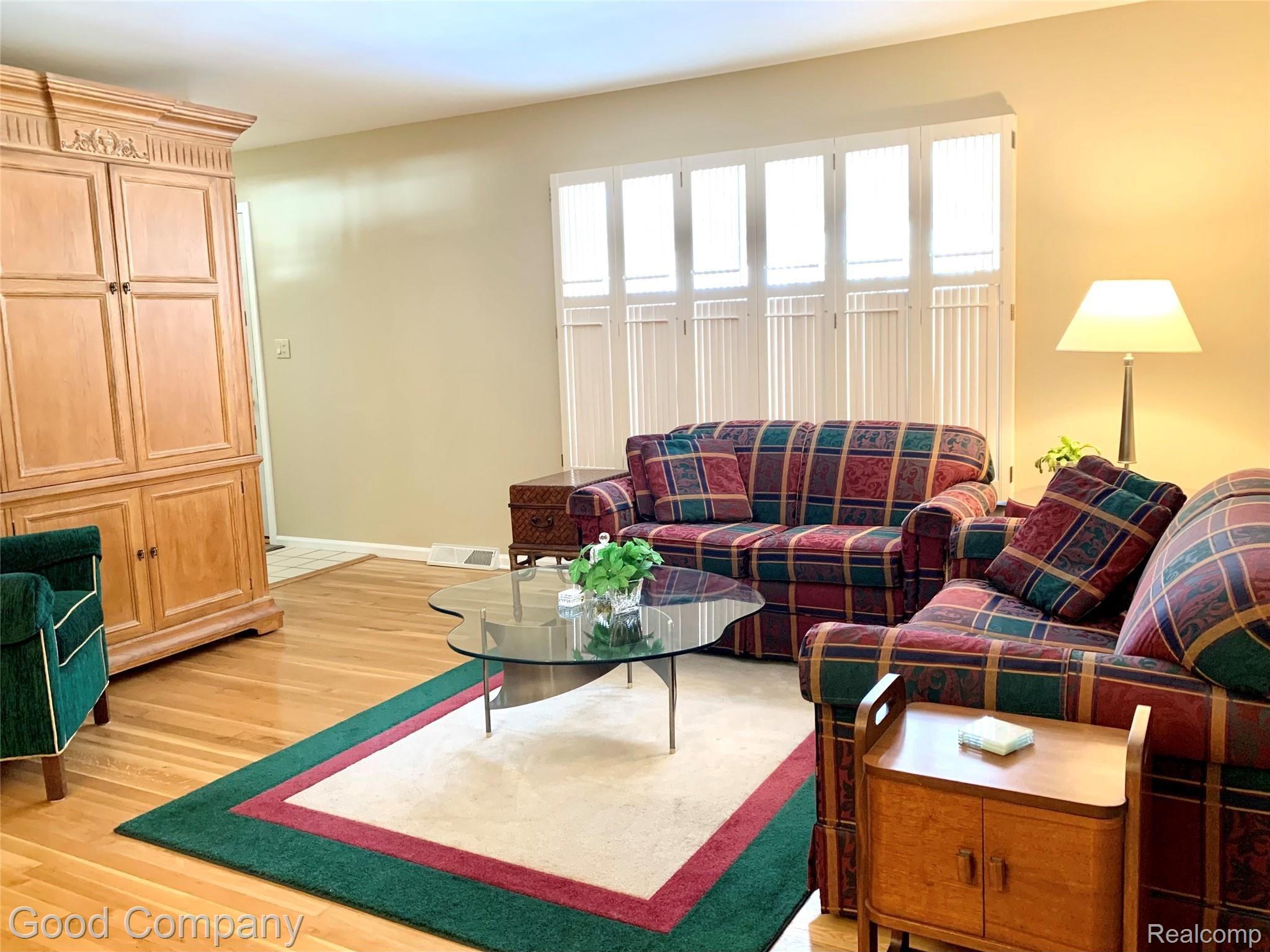 544 Reed Street Northville, MI 48167 - Photo 3 of 13 27294A17-FD9F-4C05-8B99-0B5206648EC8.jpeg