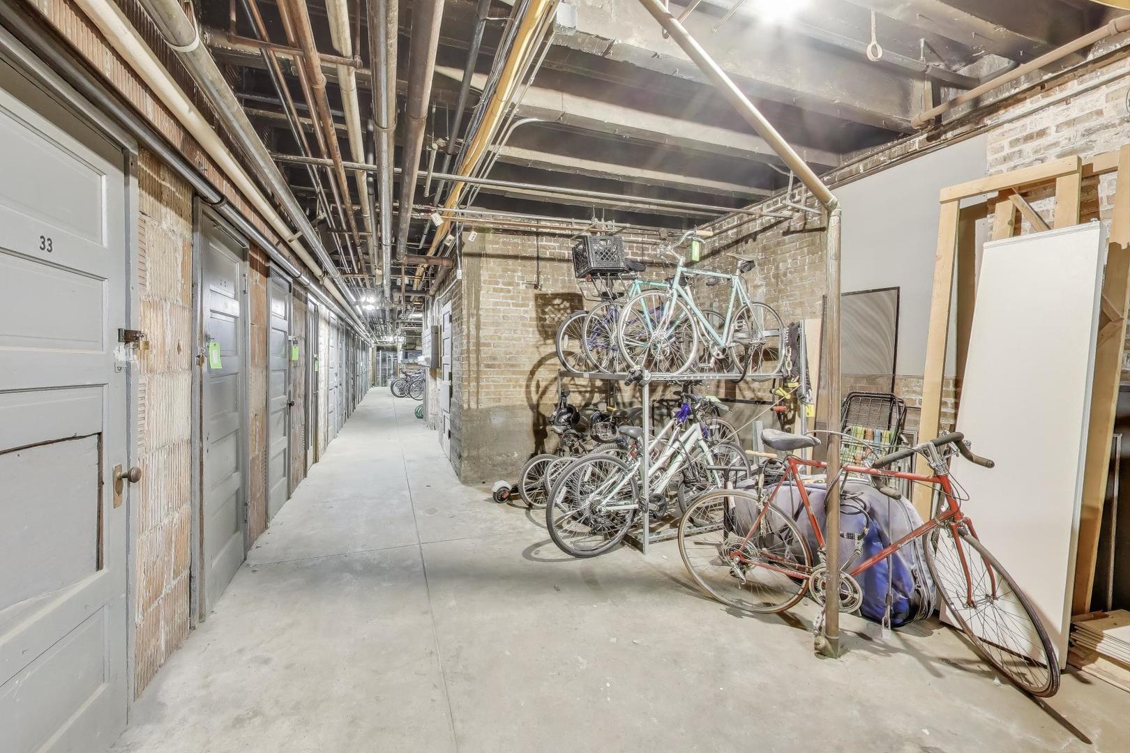 636 West Waveland Avenue, Unit 2E Chicago, IL 60613 - Photo 19 of 23 a view of a room with lots of gym equipment