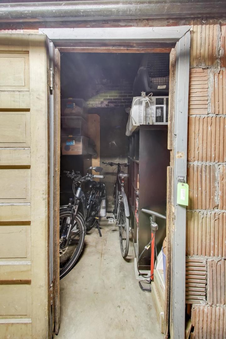 636 West Waveland Avenue, Unit 2E Chicago, IL 60613 - Photo 20 of 23 a view of a room with gym equipment