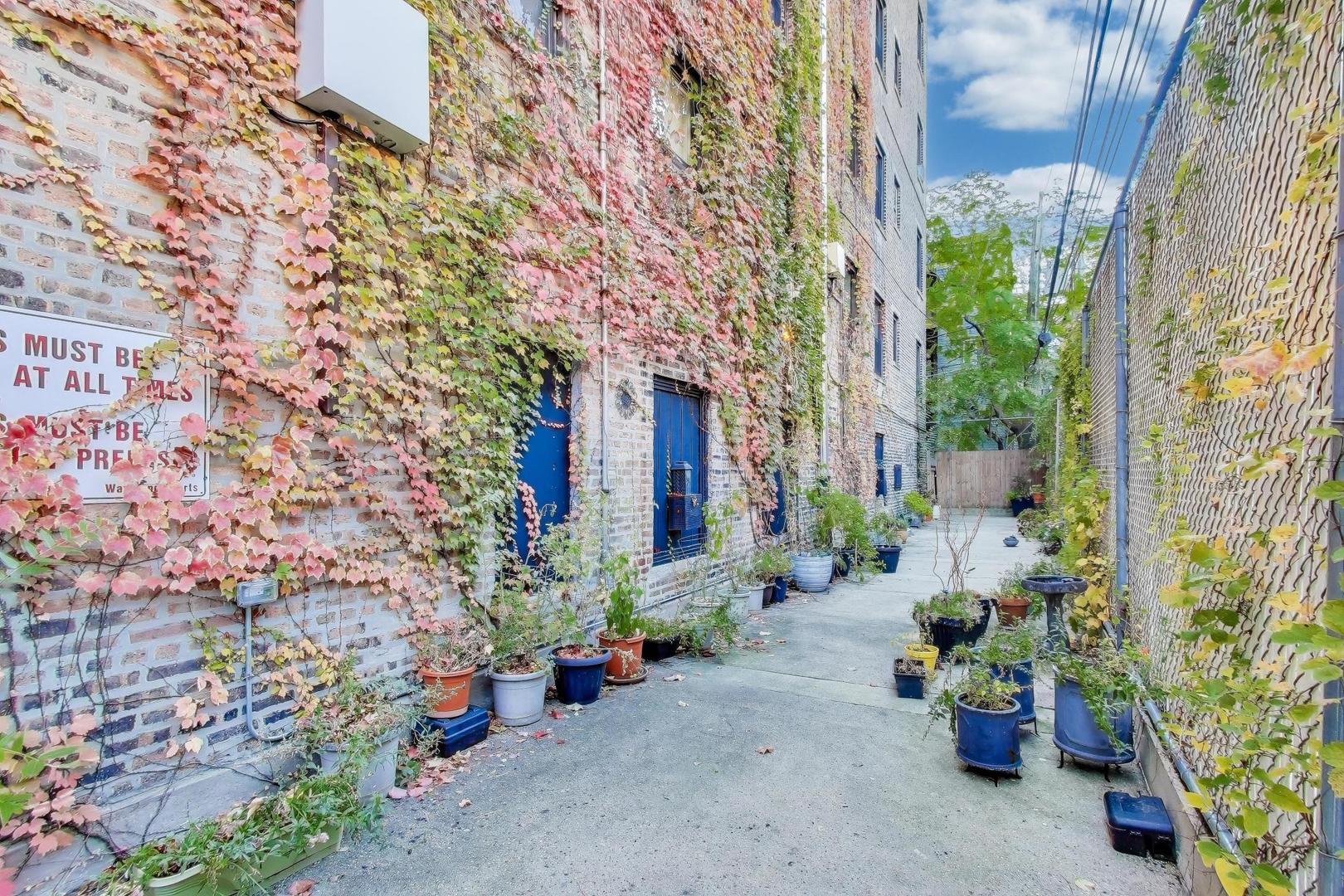636 West Waveland Avenue, Unit 2E Chicago, IL 60613 - Photo 21 of 23 a front view of a house with a garden
