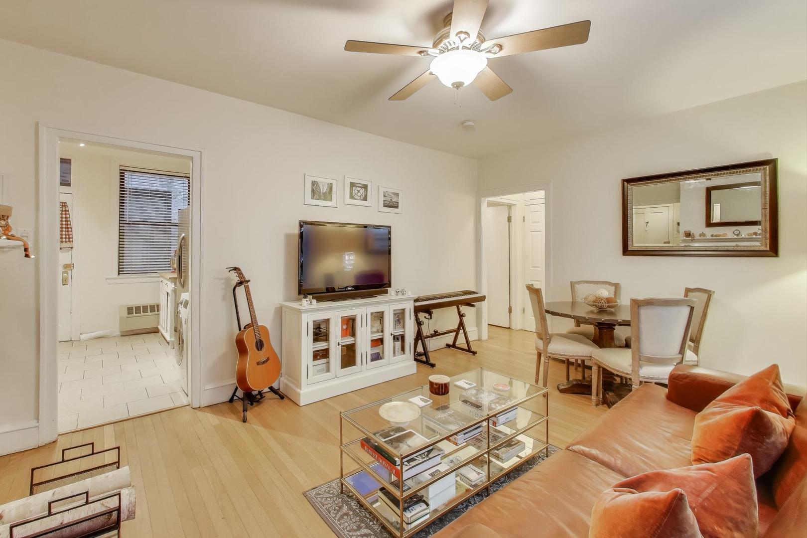 636 West Waveland Avenue, Unit 2E Chicago, IL 60613 - Photo 8 of 23 a living room with furniture and a flat screen tv