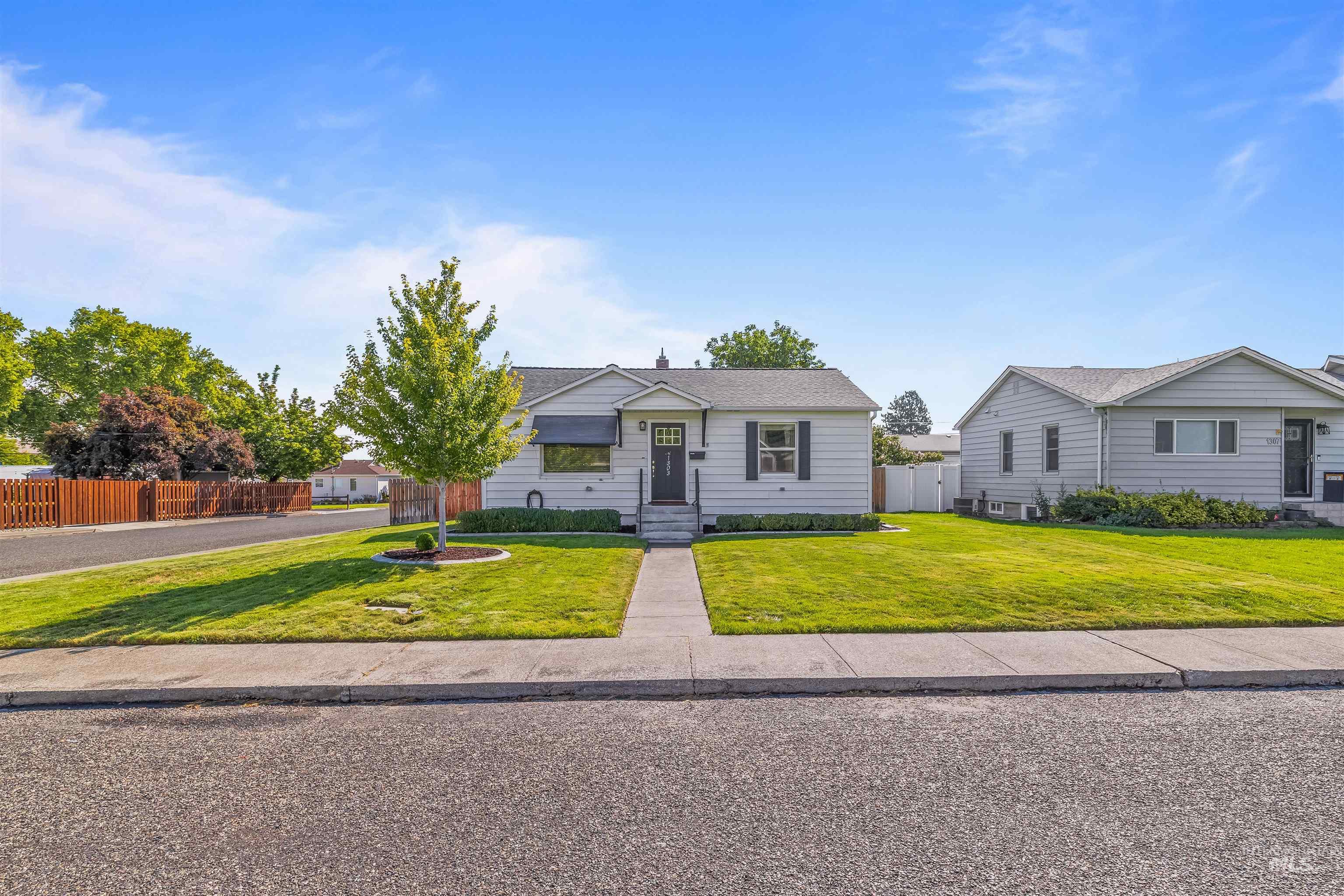 1303 4th Street Clarkston, WA 99403 - Photo 24 of 32 View of front of home