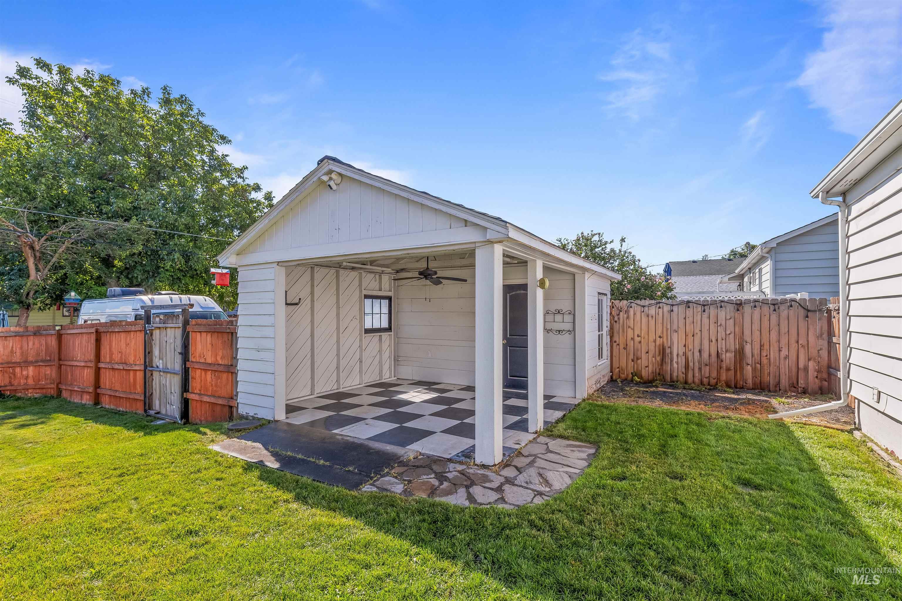 1303 4th Street Clarkston, WA 99403 - Photo 27 of 32 View of outdoor structure with a fenced backyard