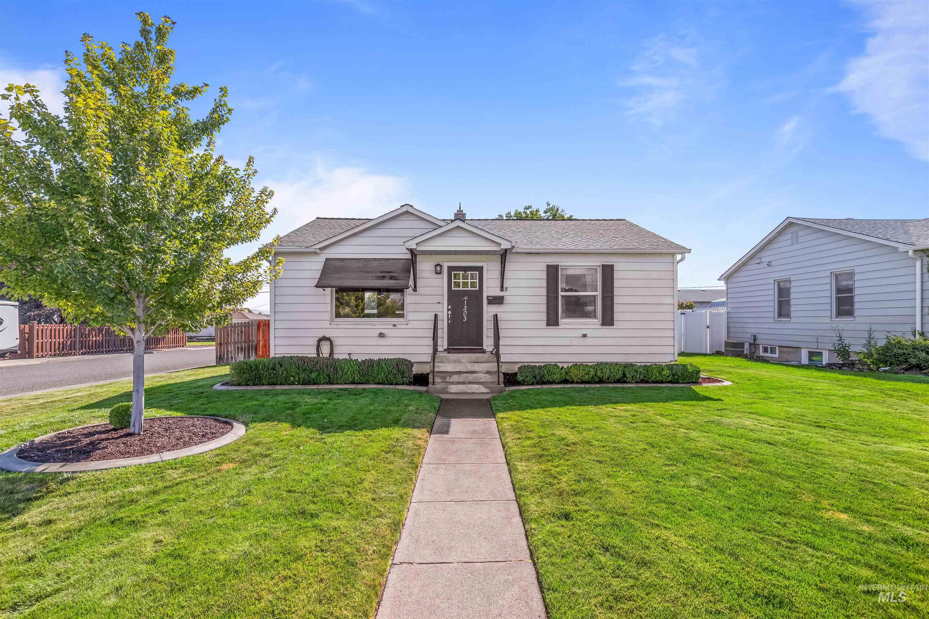 1303 4th Street Clarkston, WA 99403 - Photo 29 of 32 Bungalow featuring a shingled roof