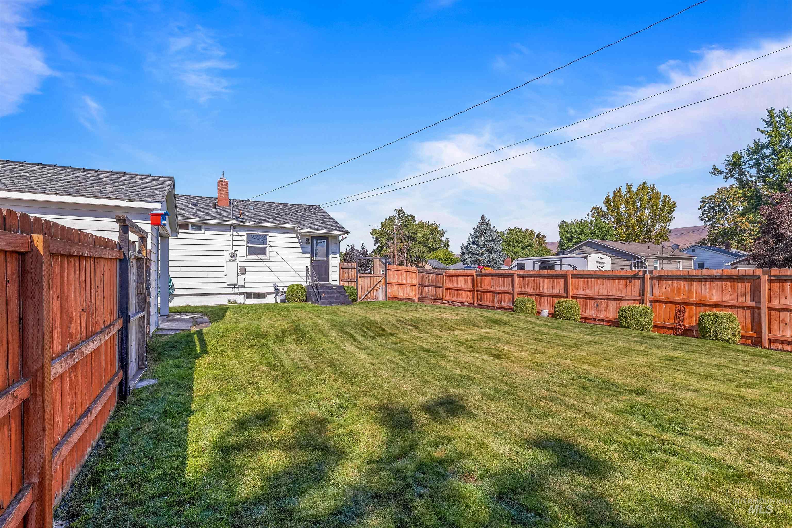 1303 4th Street Clarkston, WA 99403 - Photo 30 of 32 View of fenced backyard