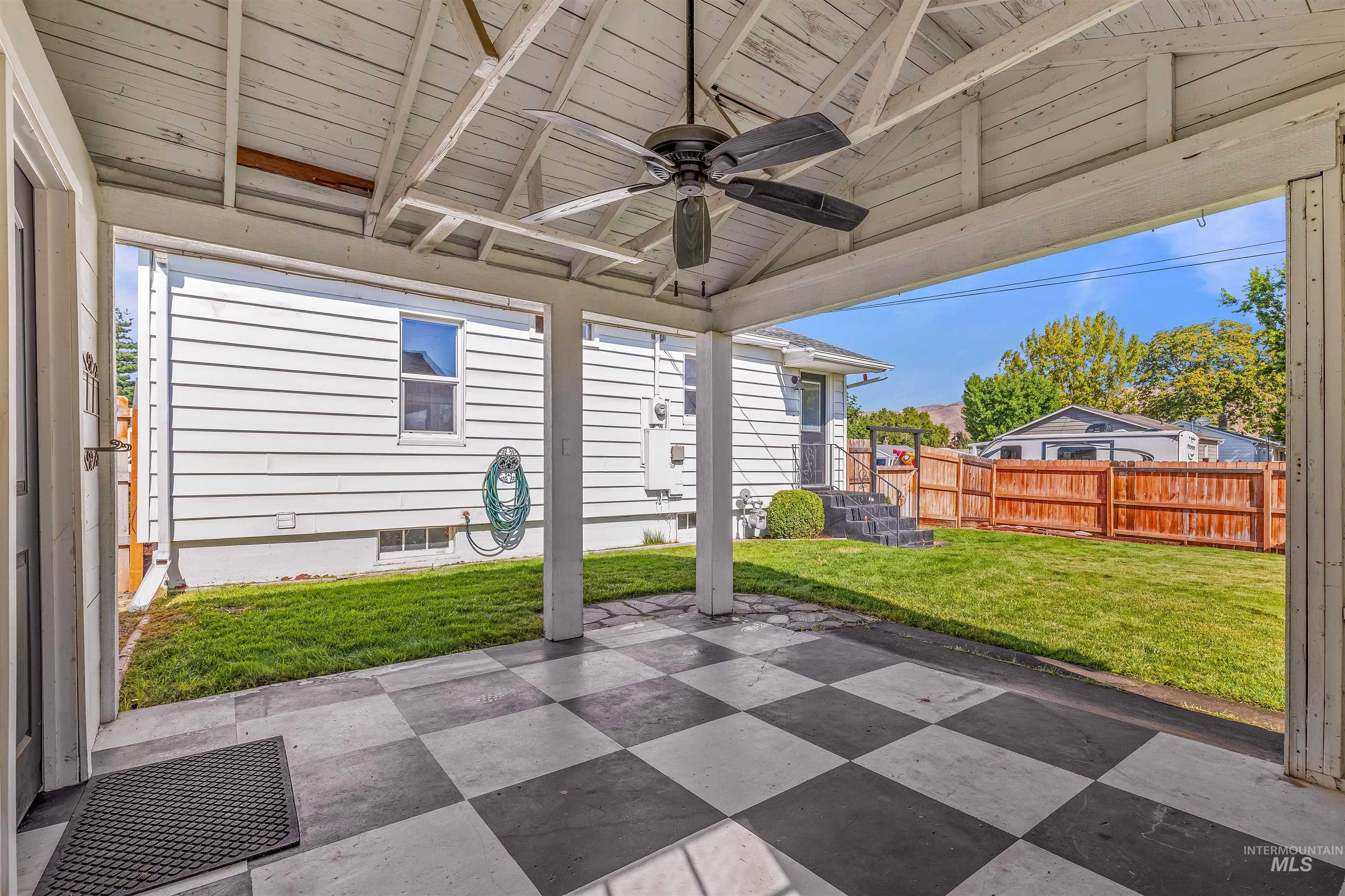 1303 4th Street Clarkston, WA 99403 - Photo 8 of 32 View of patio / terrace with ceiling fan