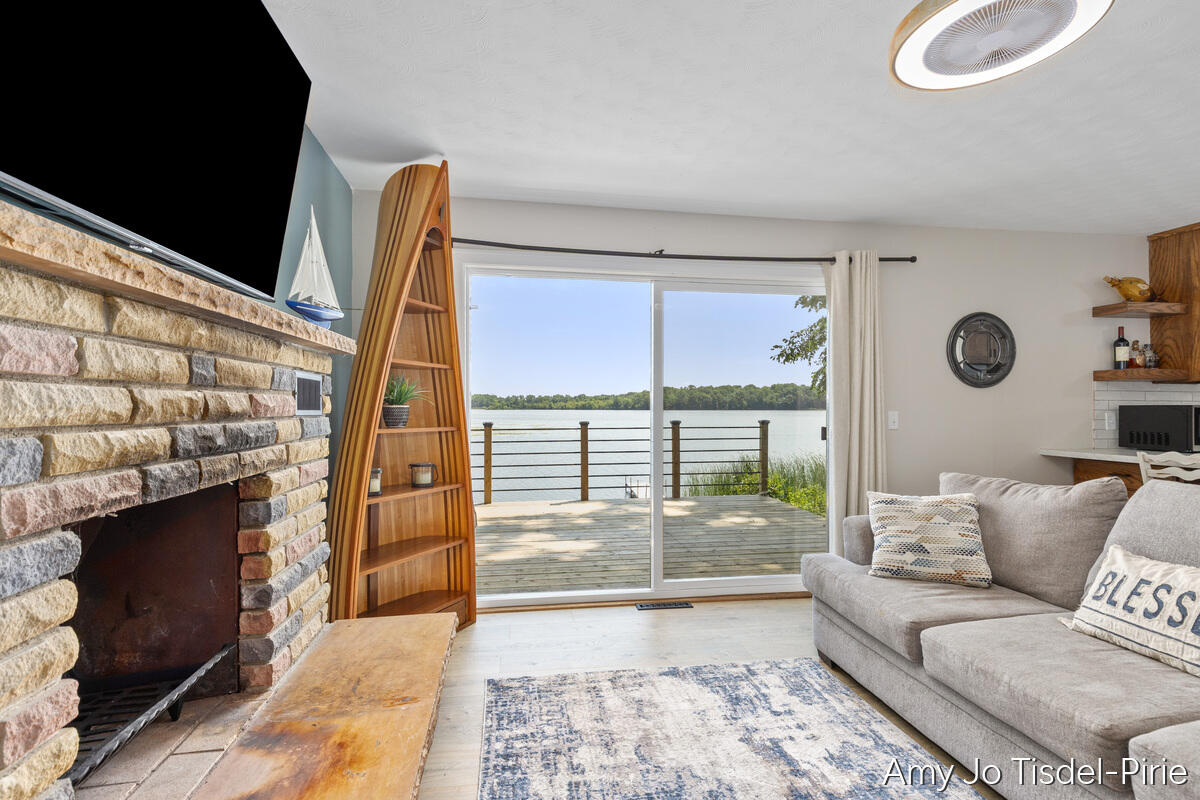 1760 South Colonel Point Crystal, MI 48818 - Photo 5 of 25 1760-S-Colonel_005