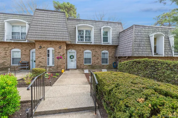 $219,999 | 655 Middle Country Road, Unit 4F1, Coram, NY 11727