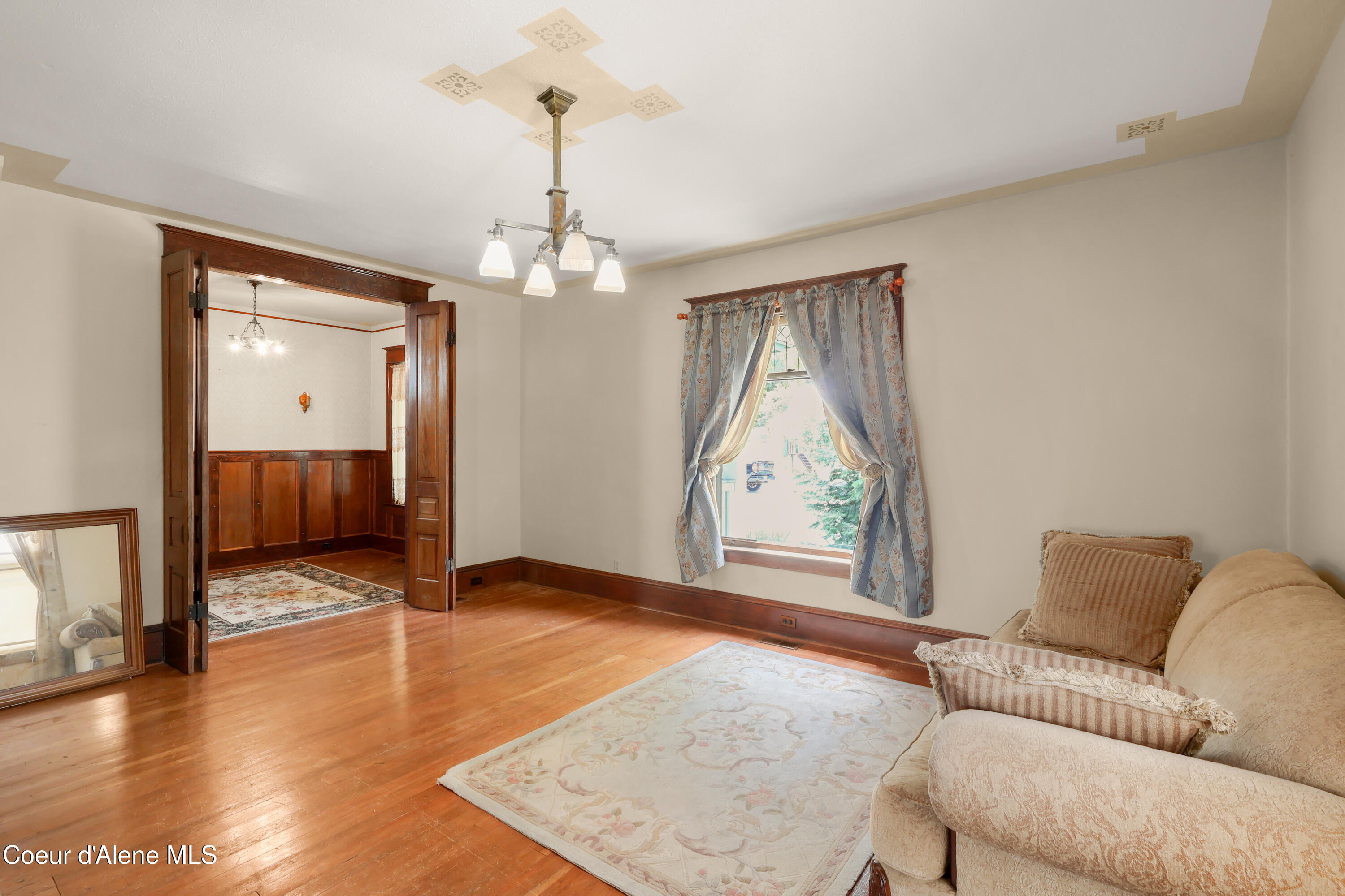 211 2nd Street Wallace, ID 83873 - Photo 11 of 26 Living Room