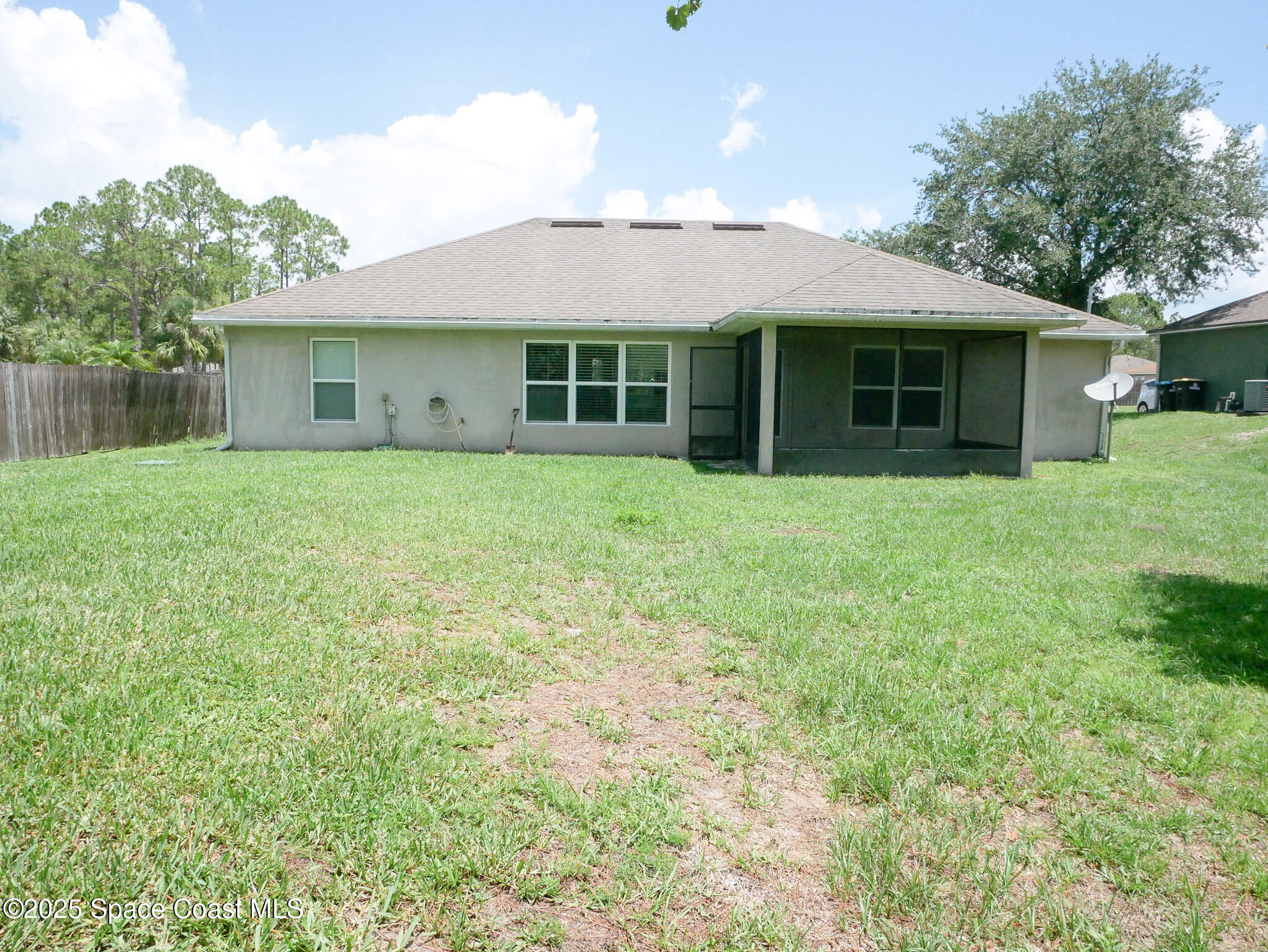 426 Harrisburg Street Southwest Palm Bay, FL 32908 - Photo 6 of 33 P1060162