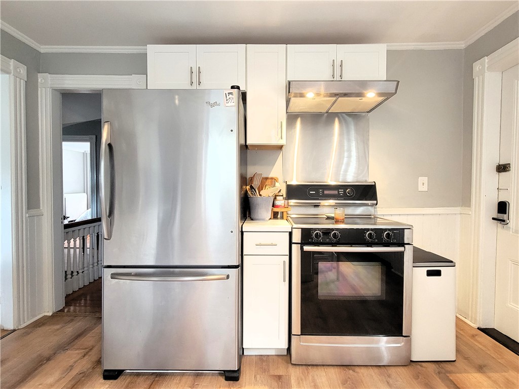 22 Annandale Road, Unit 2 Newport, RI 02840 - Photo 3 of 21 Plenty of natural light paired with high-end stainless appliances