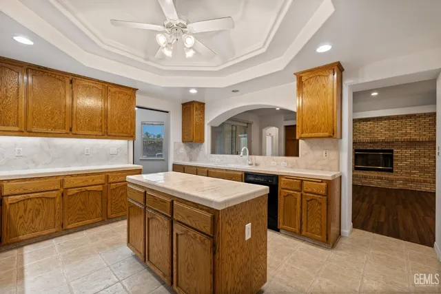 an empty room with closet and a ceiling fan