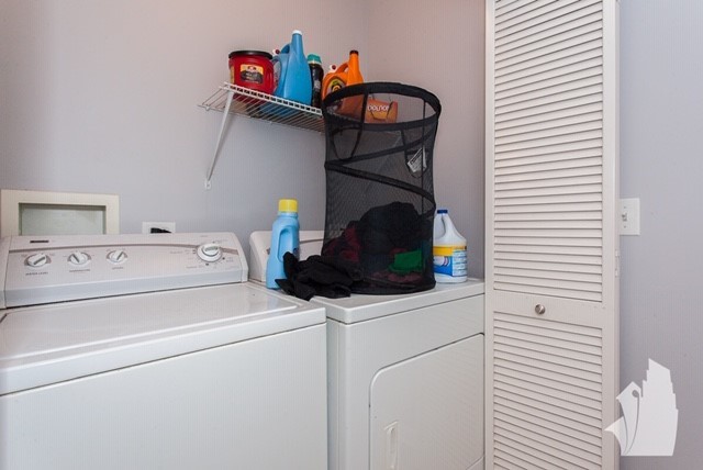 1407 South Halsted Street, Unit 2B Chicago, IL 60607 - Photo 15 of 16 a utility room with dryer and washer