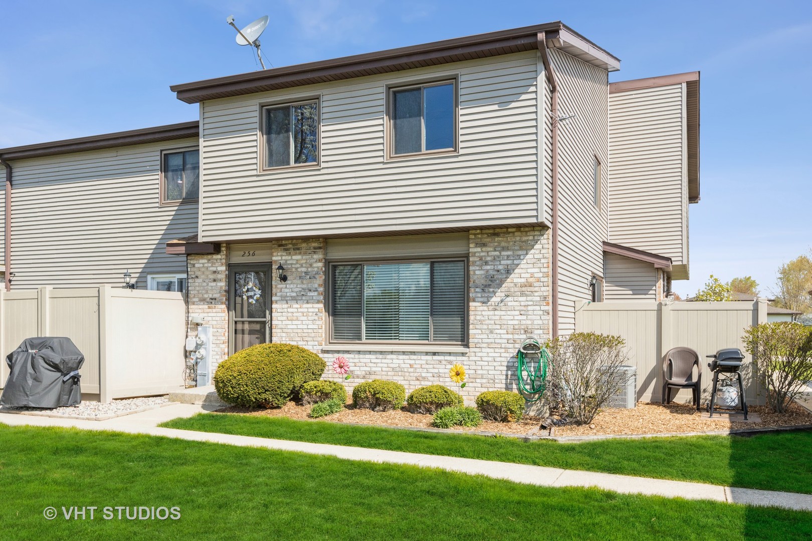256 Circlegate Road New Lenox, IL 60451 - Photo 1 of 15