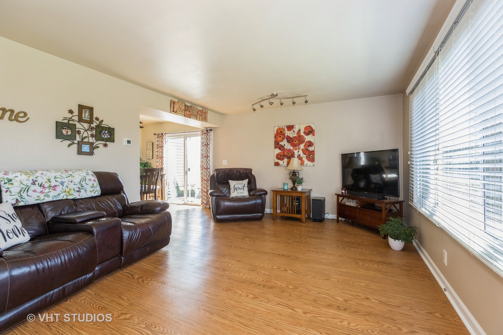 256 Circlegate Road New Lenox, IL 60451 - Photo 2 of 15