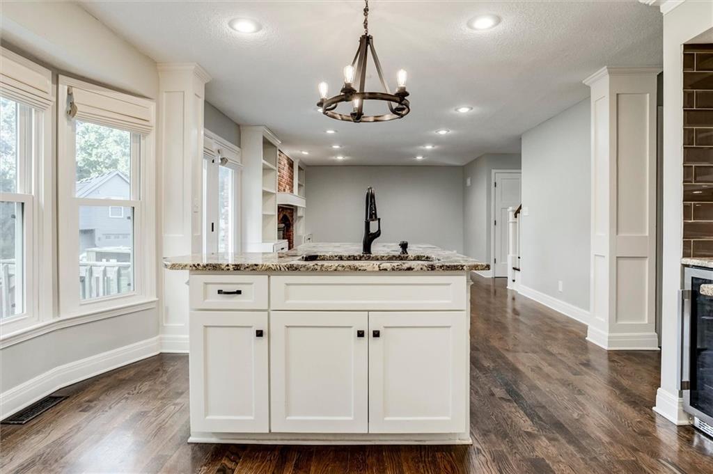 15915 Riggs Road Stilwell, KS 66085 - Photo 6 of 35