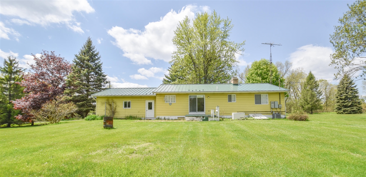 305 Ridge Road Quincy, MI 49082 - Photo 2 of 34 Gallery Image 2