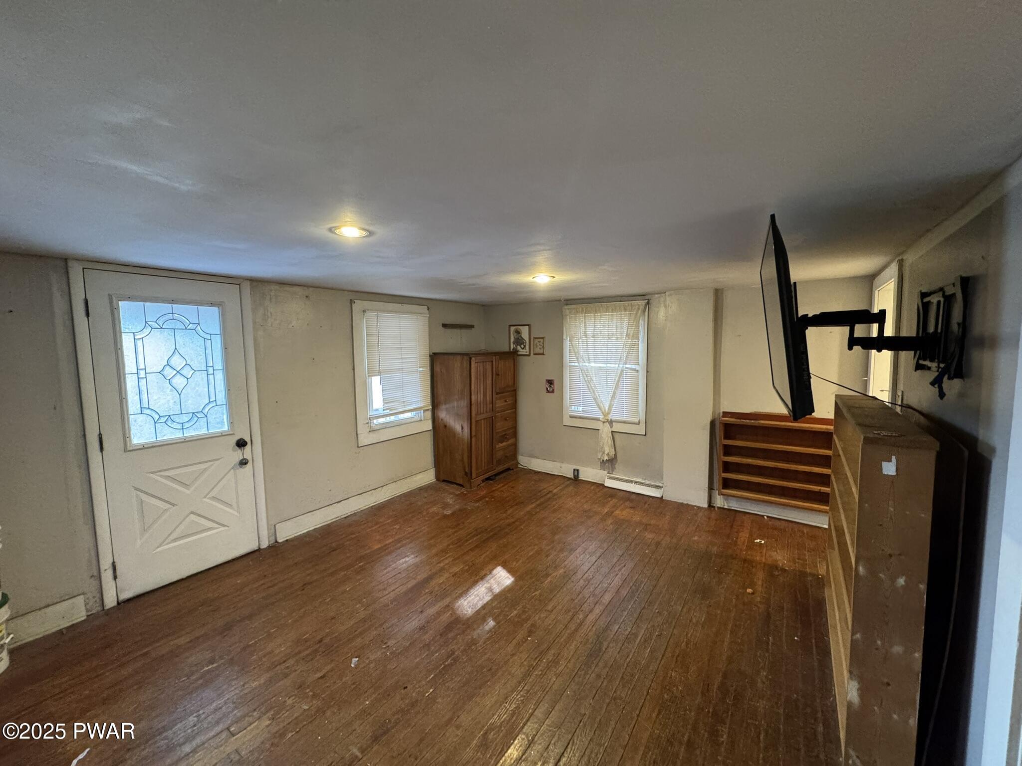 37 Carbondale Road Waymart, PA 18472 - Photo 9 of 33 Living Room