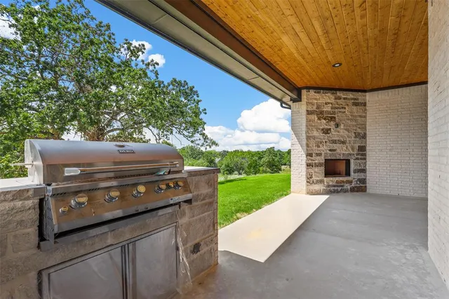 $684,900 | 1064 Glenoaks Drive, Weatherford, TX 76088