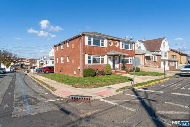 $2,800 | 301 High Street, Unit 1, North Arlington, NJ 07031