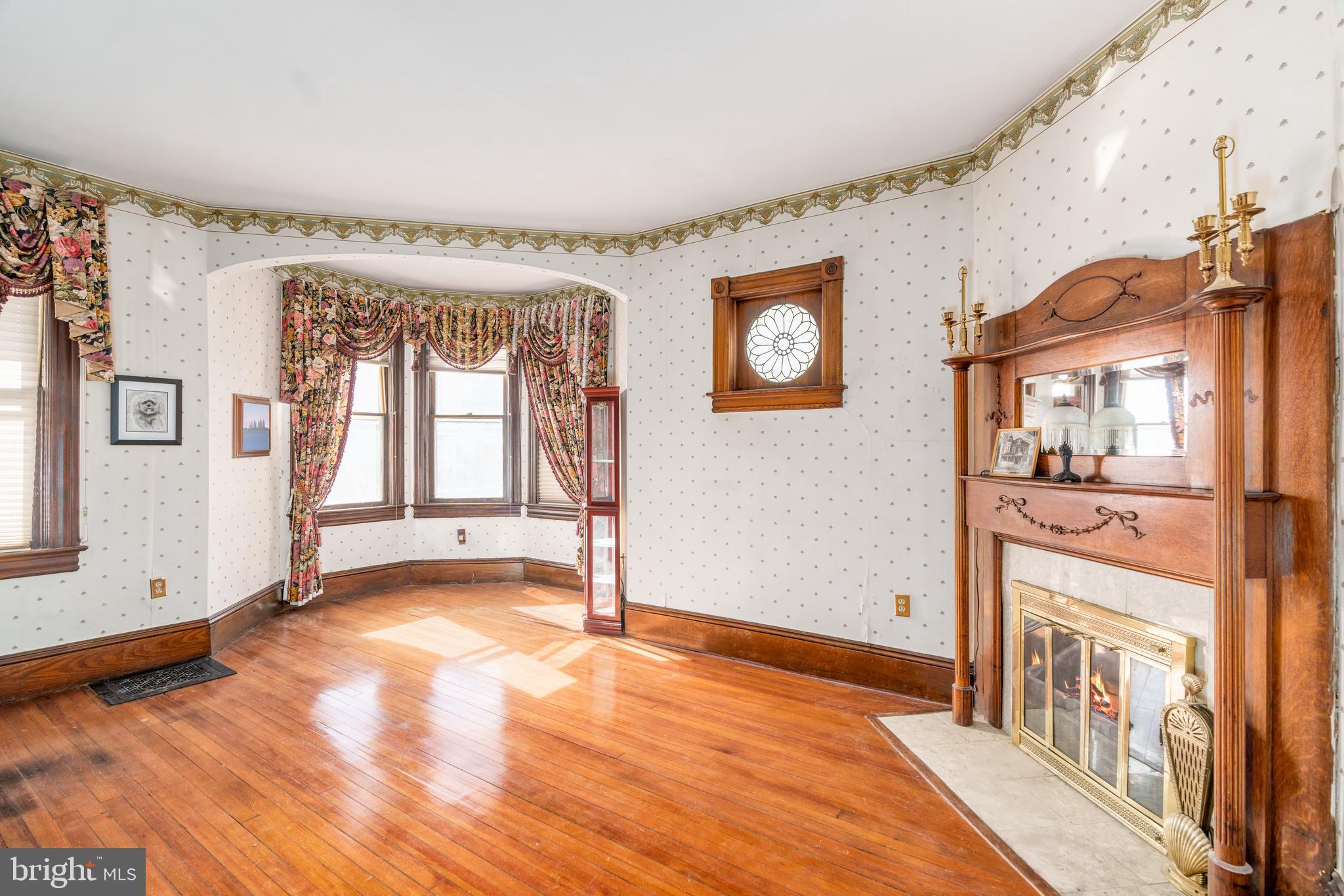 237 East Main Street Elkton, MD 21921 - Photo 5 of 15 Living room