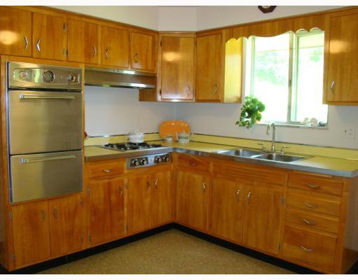 560 McMichael Road Pittsburgh, PA 15205 - Photo 5 of 18 Kitchen. Eat-in-kit with stainless appliances.