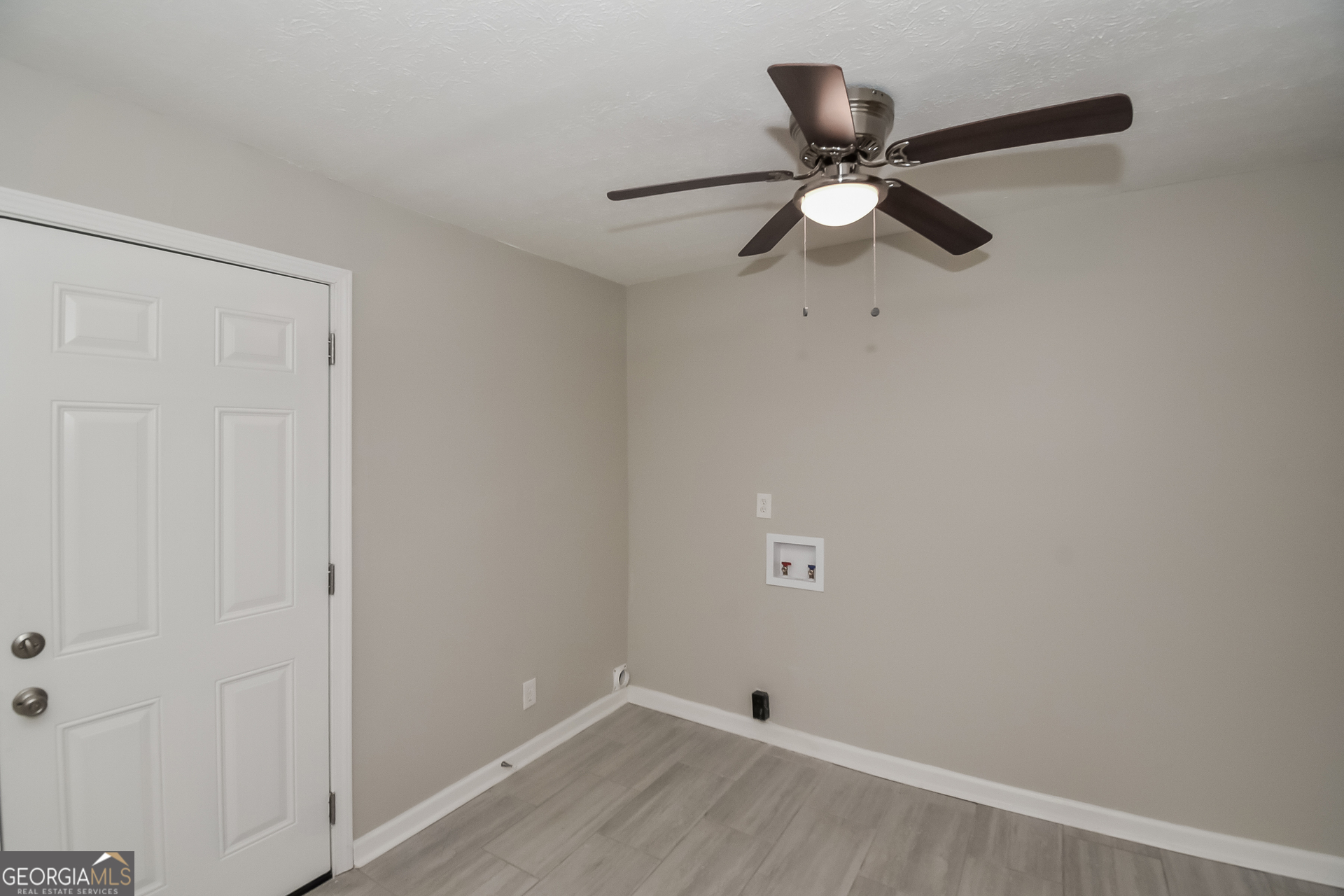 3803 Bakers Ferry Road Southwest Atlanta, GA 30331 - Photo 13 of 16 a view of an empty room