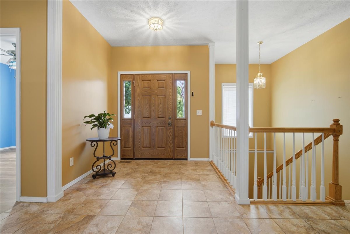 604 Eddy Road Bloomington, IL 61704 - Photo 3 of 38