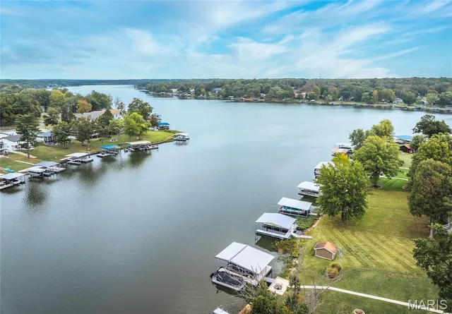 $525,000 | 1938 Lakeshore Drive, Cuba, MO 65453